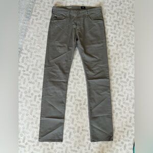 NEVER BEEN WORN. the matchbox 31R. Color: stone